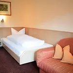 Castell & Restaurant 3*
