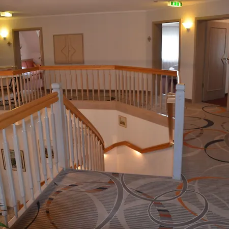 Castell & Restaurant Otel Leinsweiler