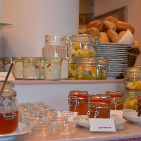 Castell & Restaurant 3*