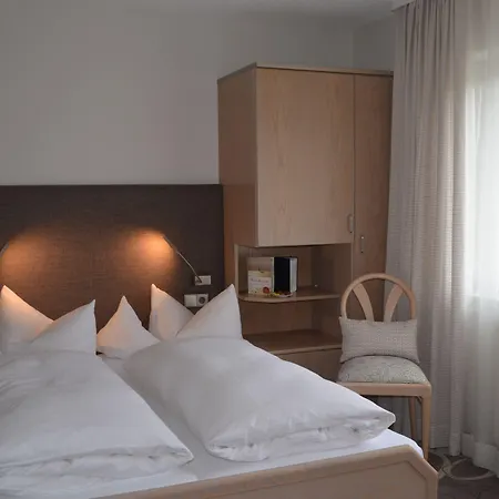 Castell & Restaurant Hotel Leinsweiler