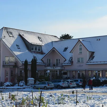 Castell & Restaurant Szálloda 3*